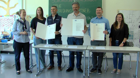 Kooperationsvertrag zwischen Sch&ouml;nbein-Realschule, ElringKlinger AG und Gebr. Knauer GmbH und Co. KG (Quelle: RTF.1)